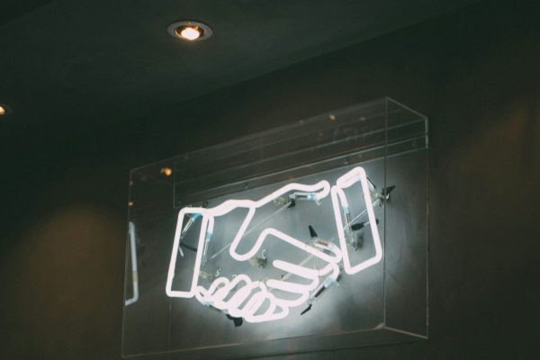 charlesdeluvio-AT5vuPoi8vc-unsplash